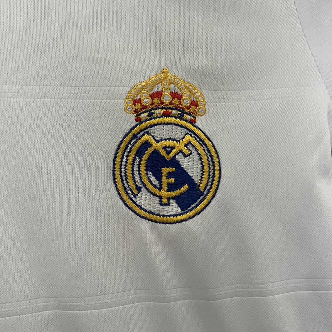 kids Real Madrid 13/14 home size: 16-28 10