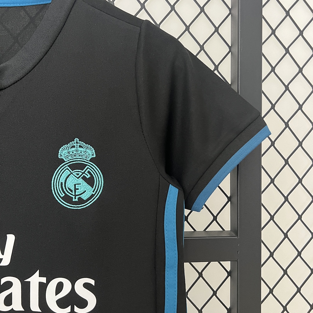 kids Real Madrid 17/18 away size: 16-28 5