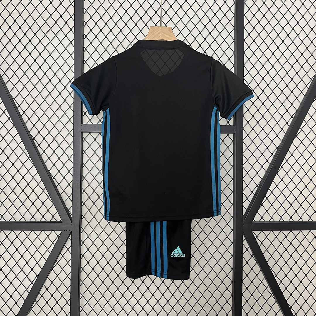 kids Real Madrid 17/18 away size: 16-28 8