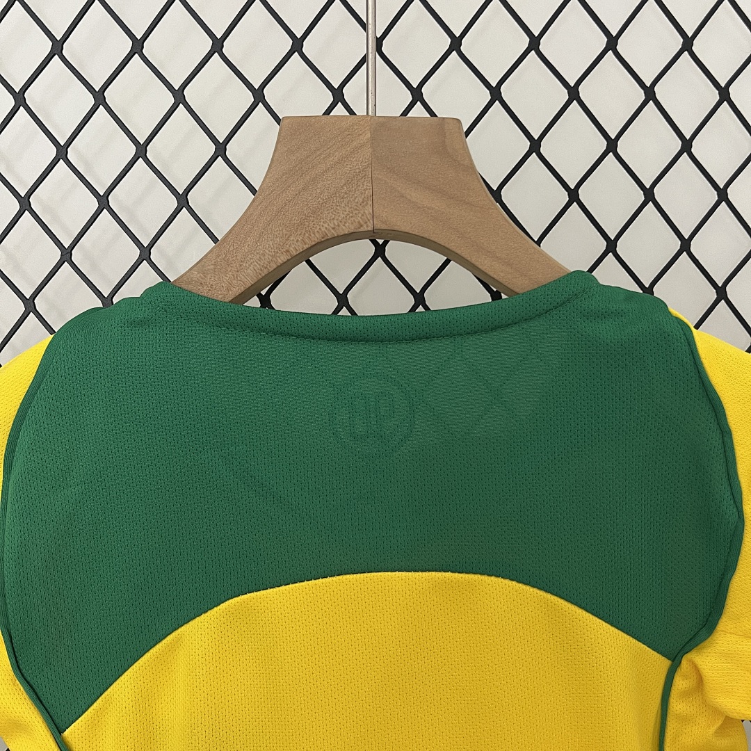 kids Brazil 2004 home size: 16-28 5