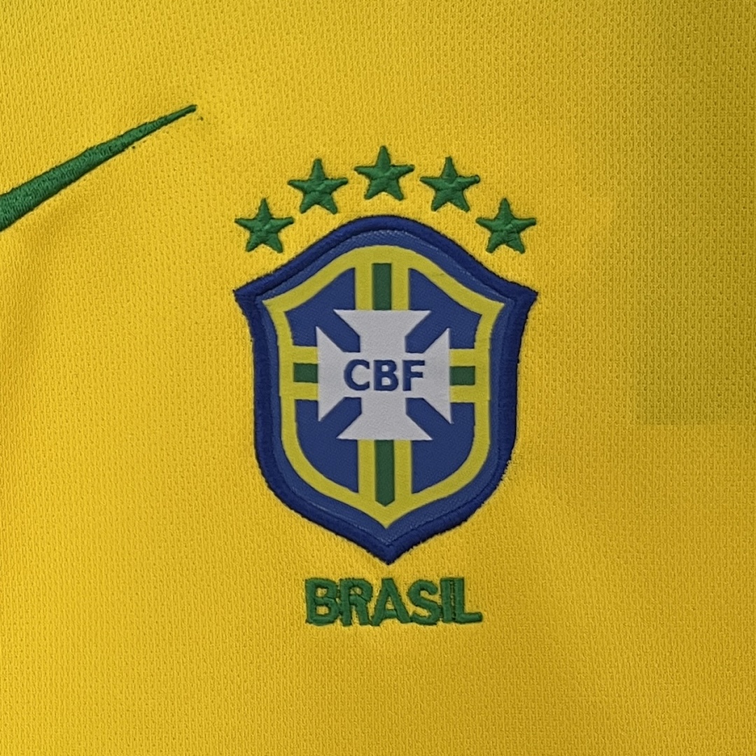 kids Brazil 2004 home size: 16-28 8