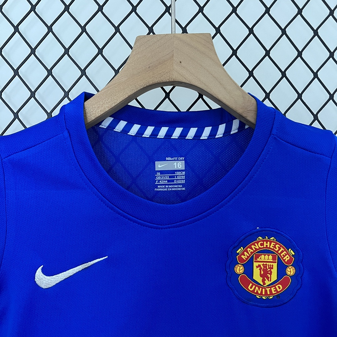 kids M-U 08/09 away size: 16-28 5