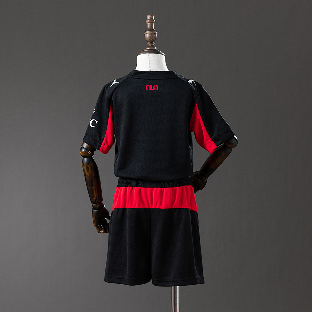 25/26 kids AC Milan home size: 16-28 11