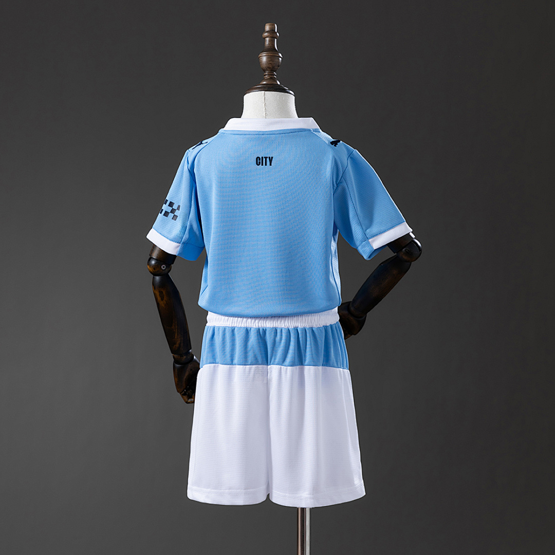 25/26 kids Manchester City home size: 16-28 3