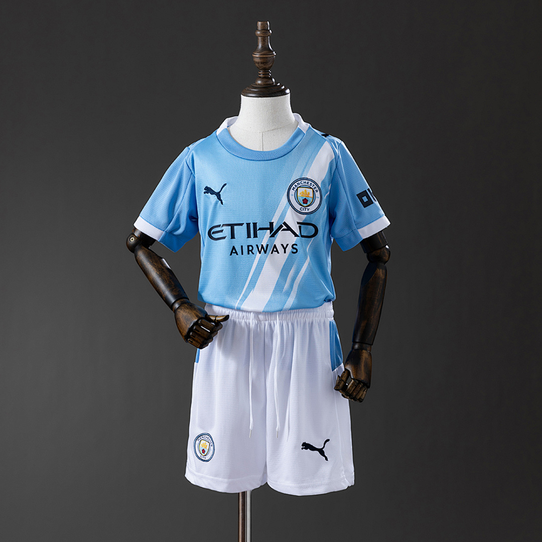 25/26 kids Manchester City home size: 16-28 2