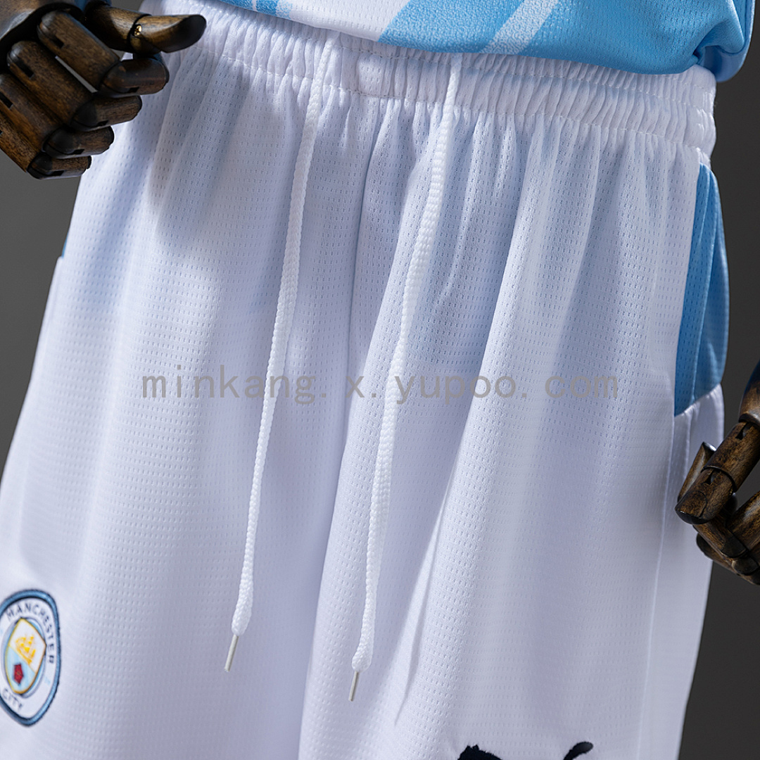 25/26 kids Manchester City home size: 16-28 11