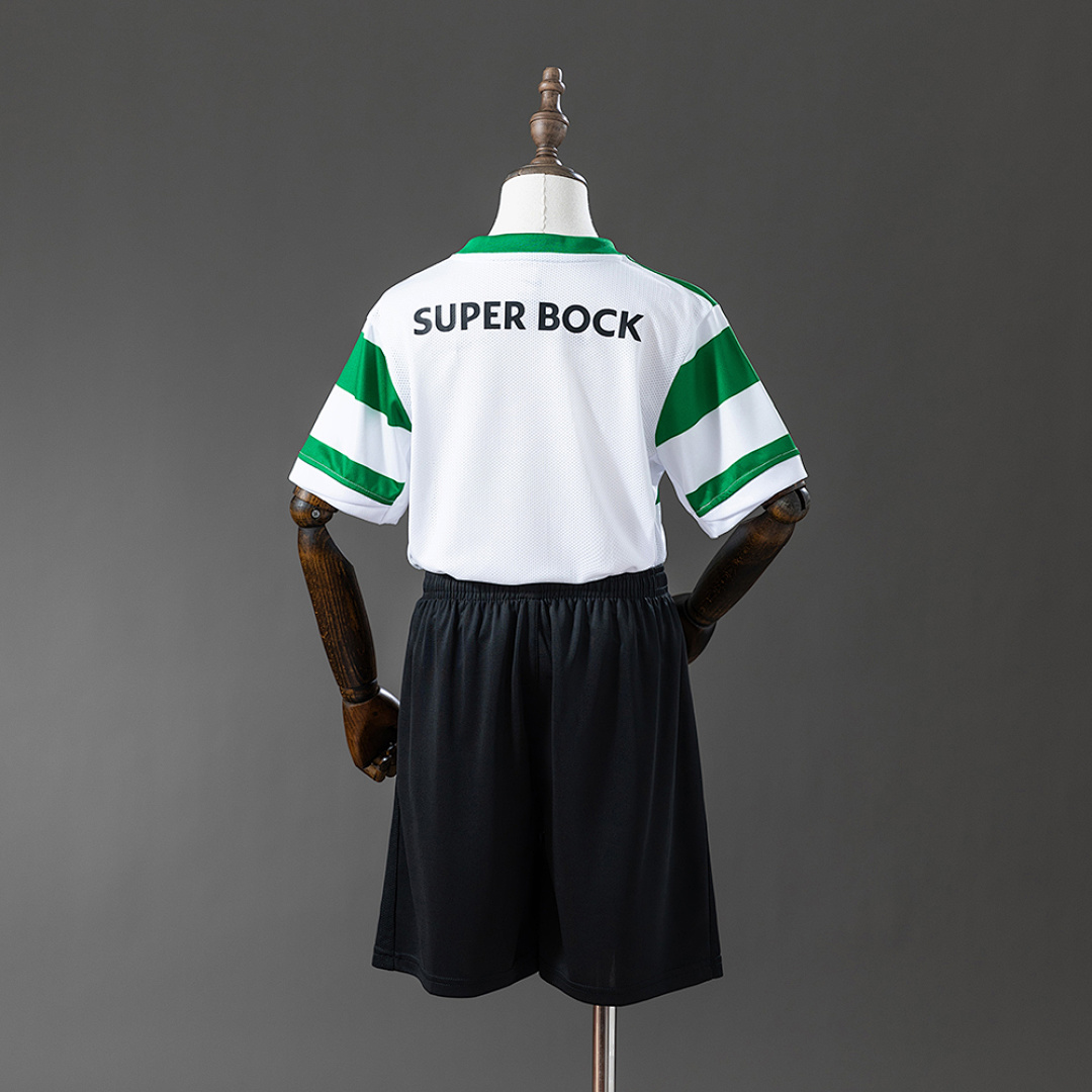 25/26 Kids Sporting Lisbon Home Size: 16-28 10