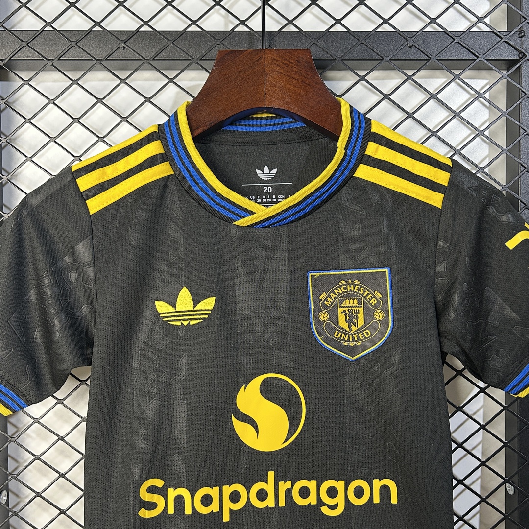 25/26 kids M-U third away size 16-28 2