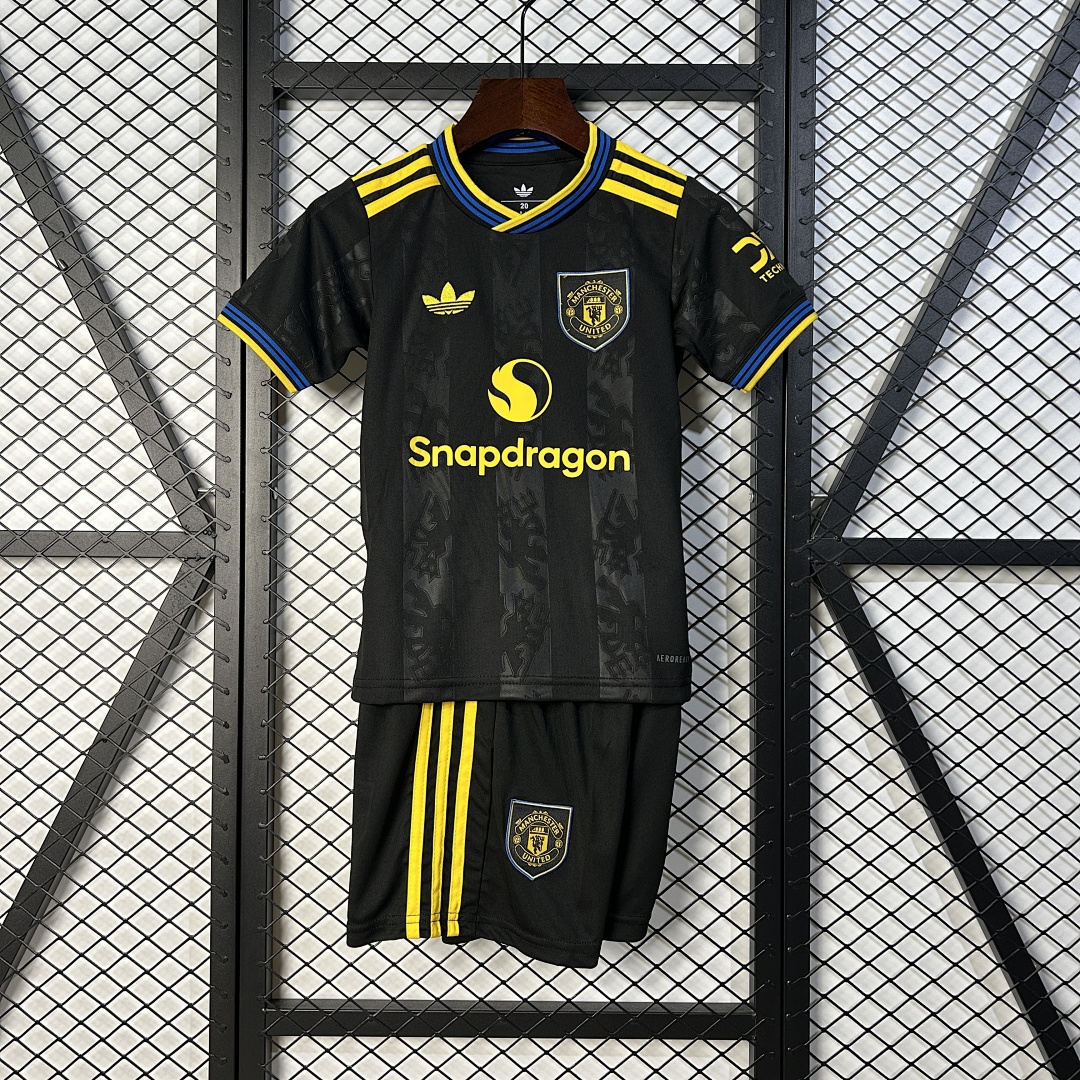 25/26 kids M-U third away size 16-28 3