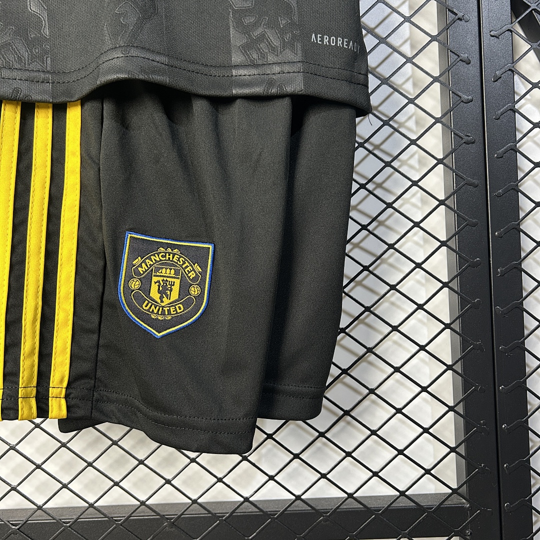 25/26 kids M-U third away size 16-28 7