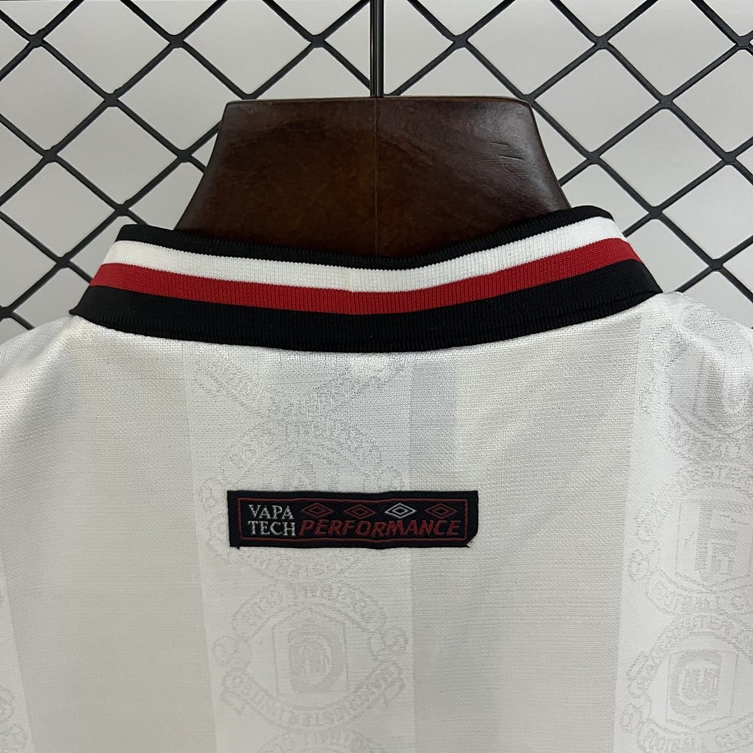 kids M-U 97/98 away size: 16-28 3