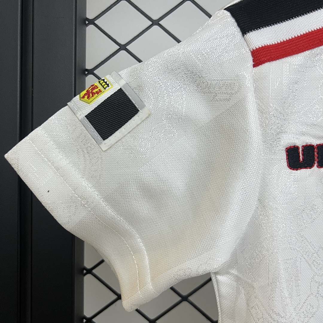 kids M-U 97/98 away size: 16-28 5