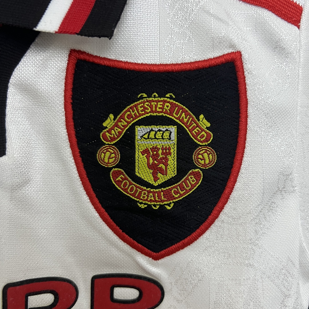 kids M-U 97/98 away size: 16-28 6