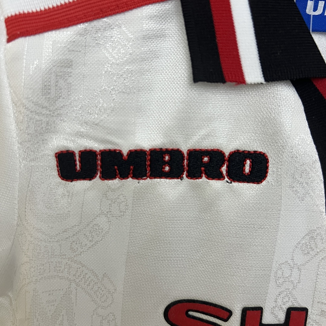 kids M-U 97/98 away size: 16-28 7