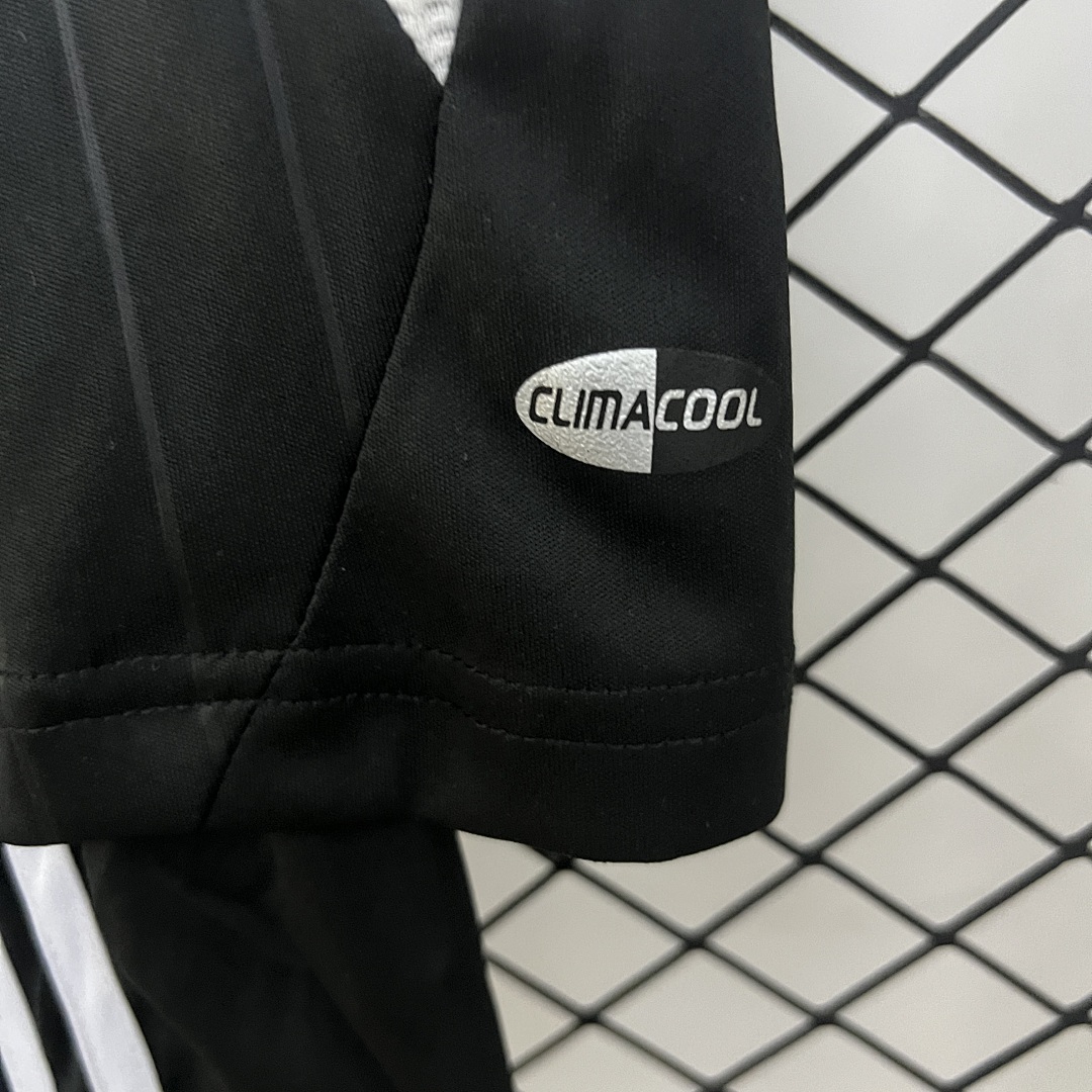 kids Real Madrid 06/07 away size: 16-28 6