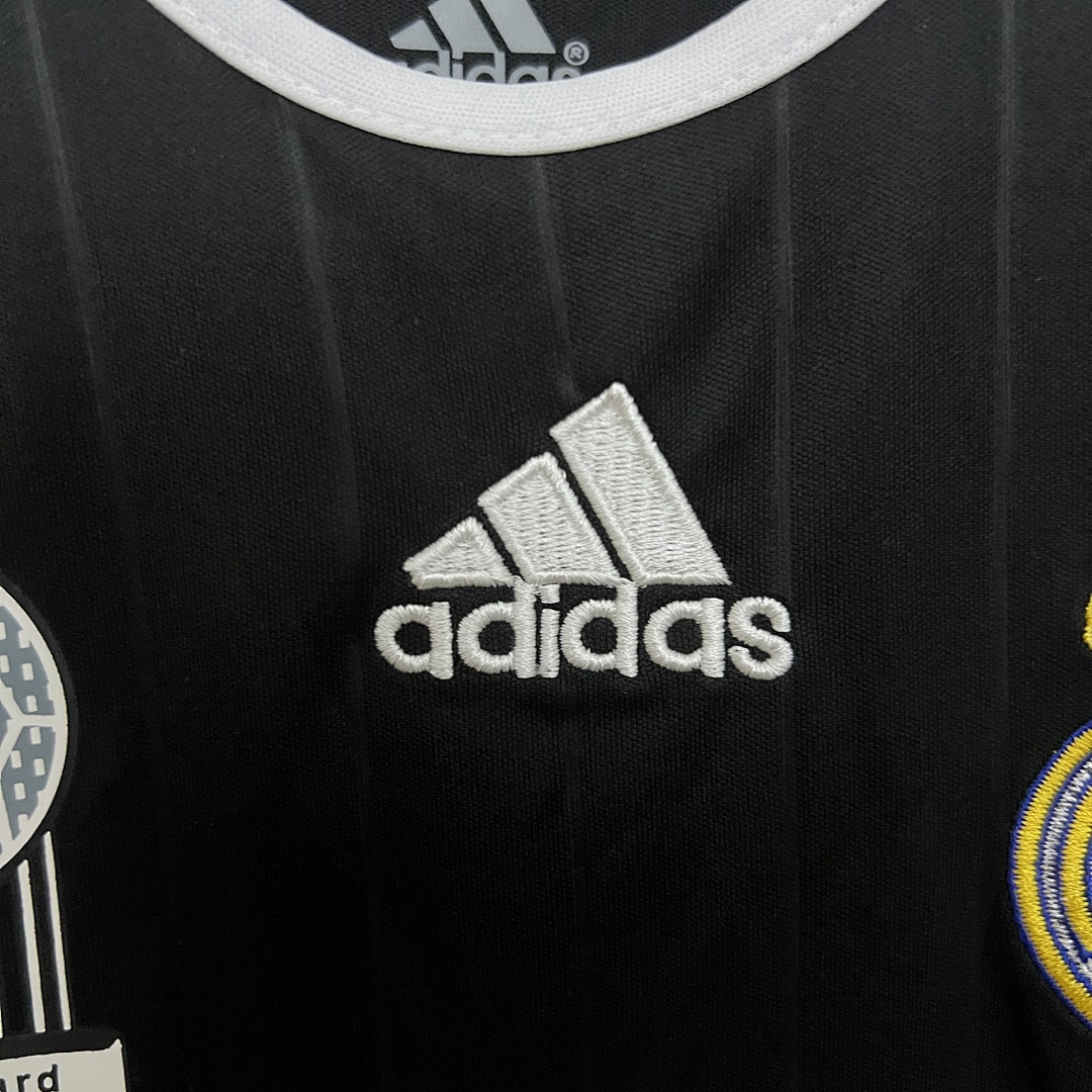 kids Real Madrid 06/07 away size: 16-28 8