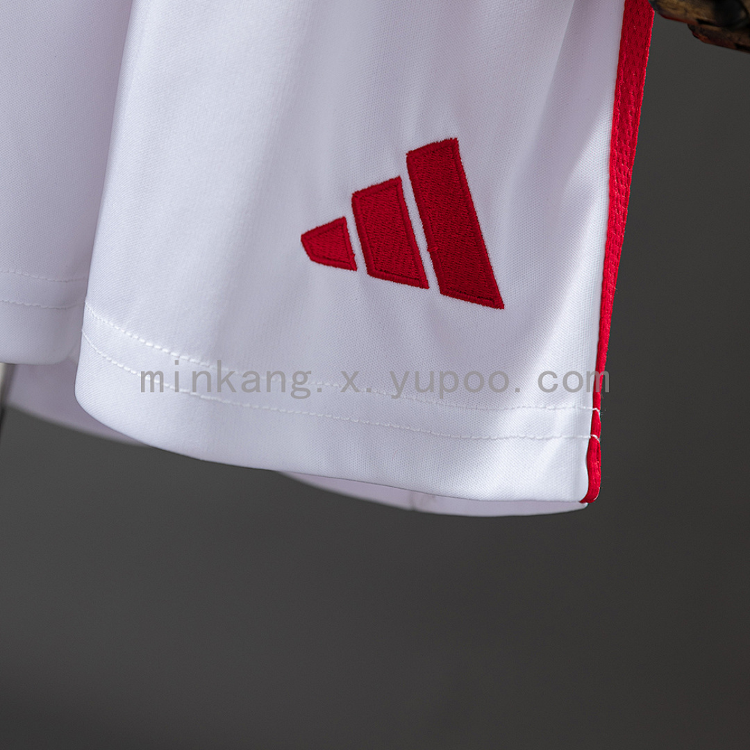 25/26 Kids Benfica Home Size: 16-28 12