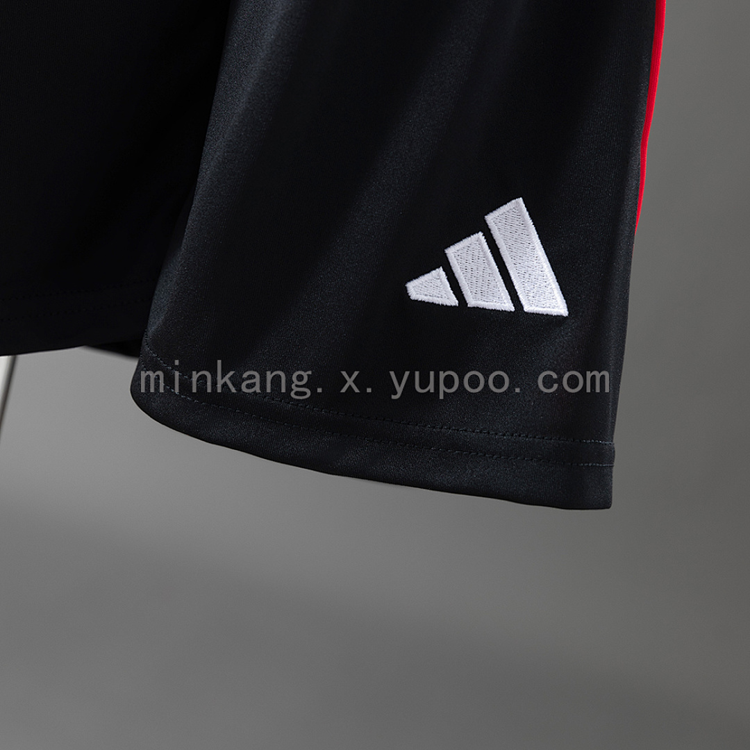 25/26 Kids Benfica Training clothes Size: 16-28 2