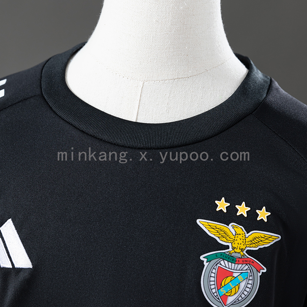 25/26 Kids Benfica Training clothes Size: 16-28 7