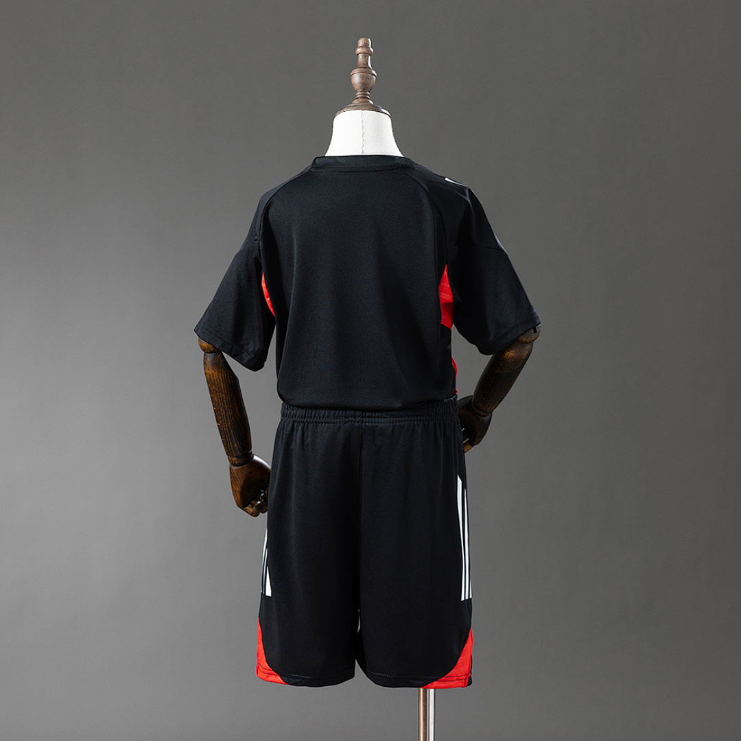 25/26 Kids Benfica Training clothes Size: 16-28 10