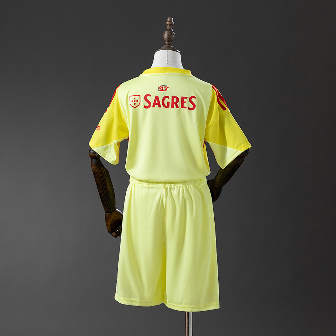 25/26 Kids Benfica goalkeeper Size: 16-28 12