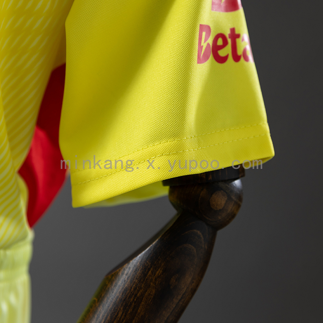 25/26 Kids Benfica goalkeeper Size: 16-28 5
