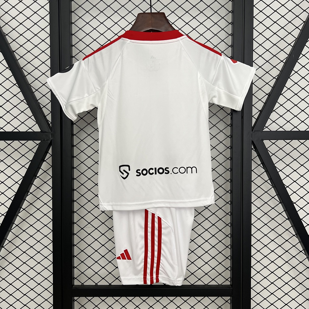 25/26 Kids Sevilla Home Size: 16-28 9