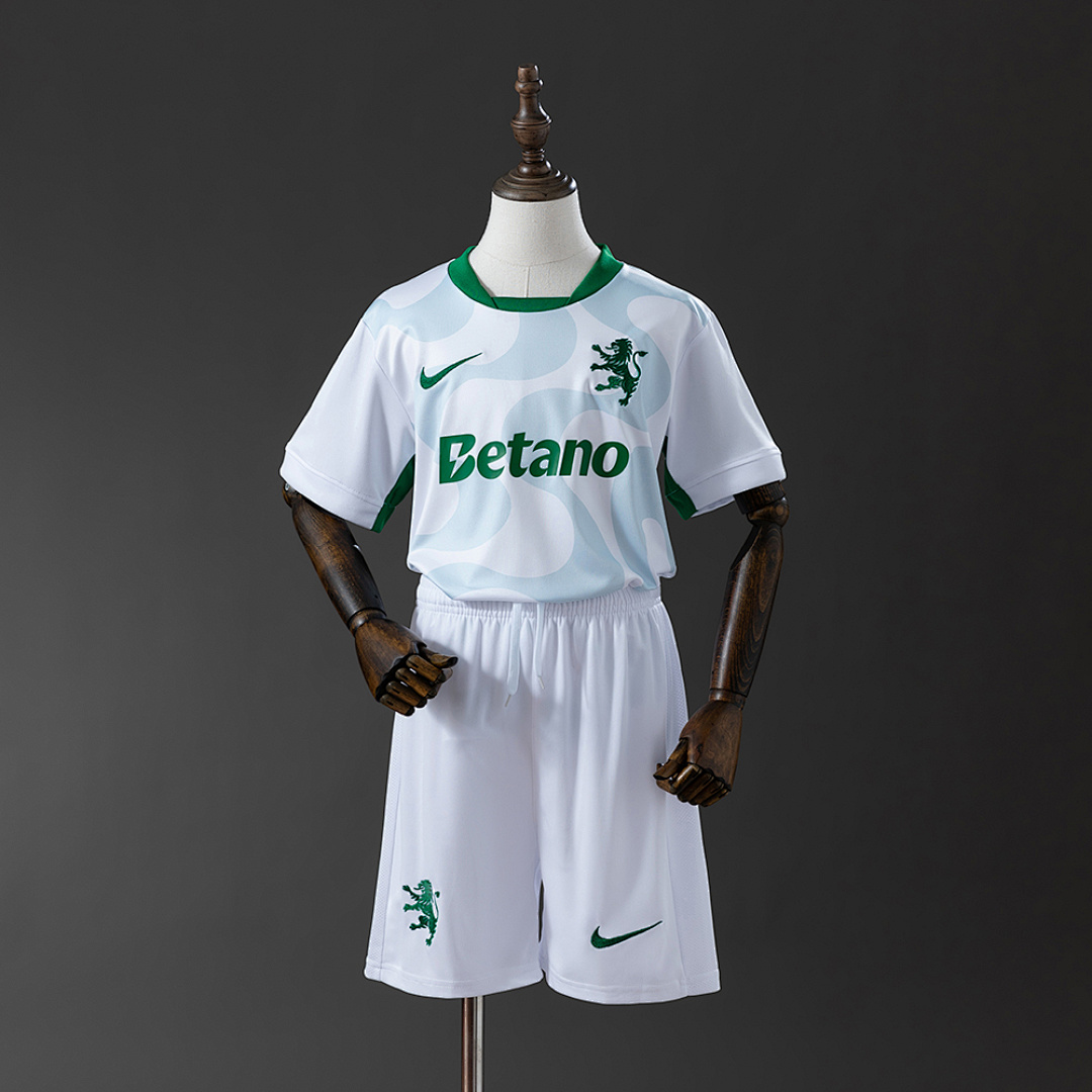 25/26 Kids Sporting Lisbon Third Away Size: 16-28