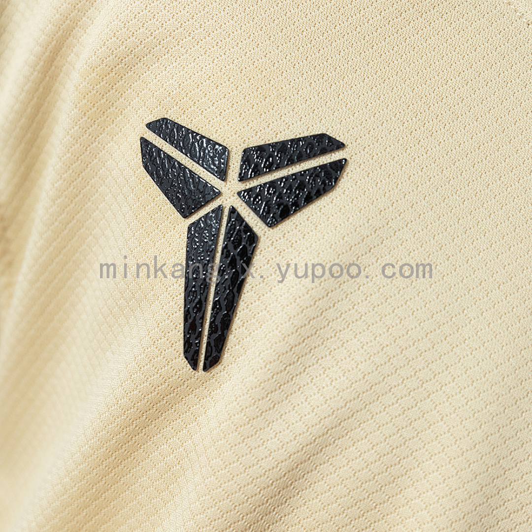 25/26 Kids Barcelona Away Size: 16-28 5