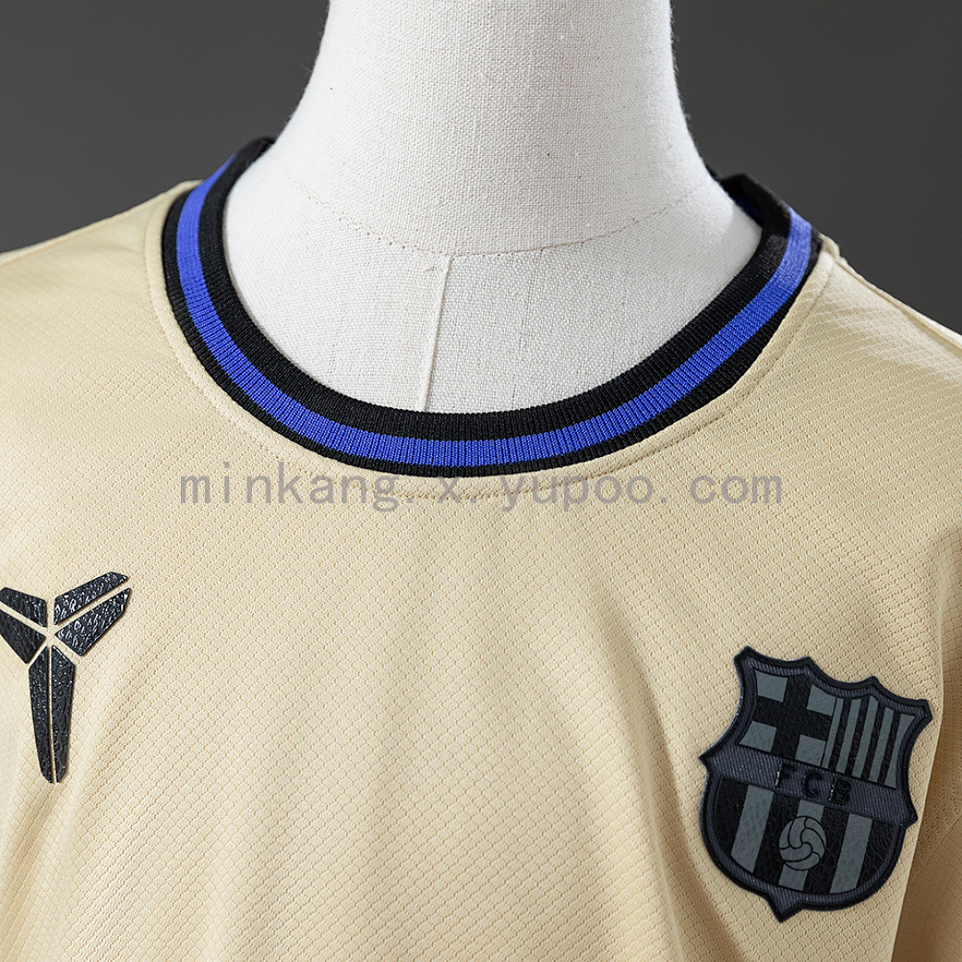 25/26 Kids Barcelona Away Size: 16-28 8