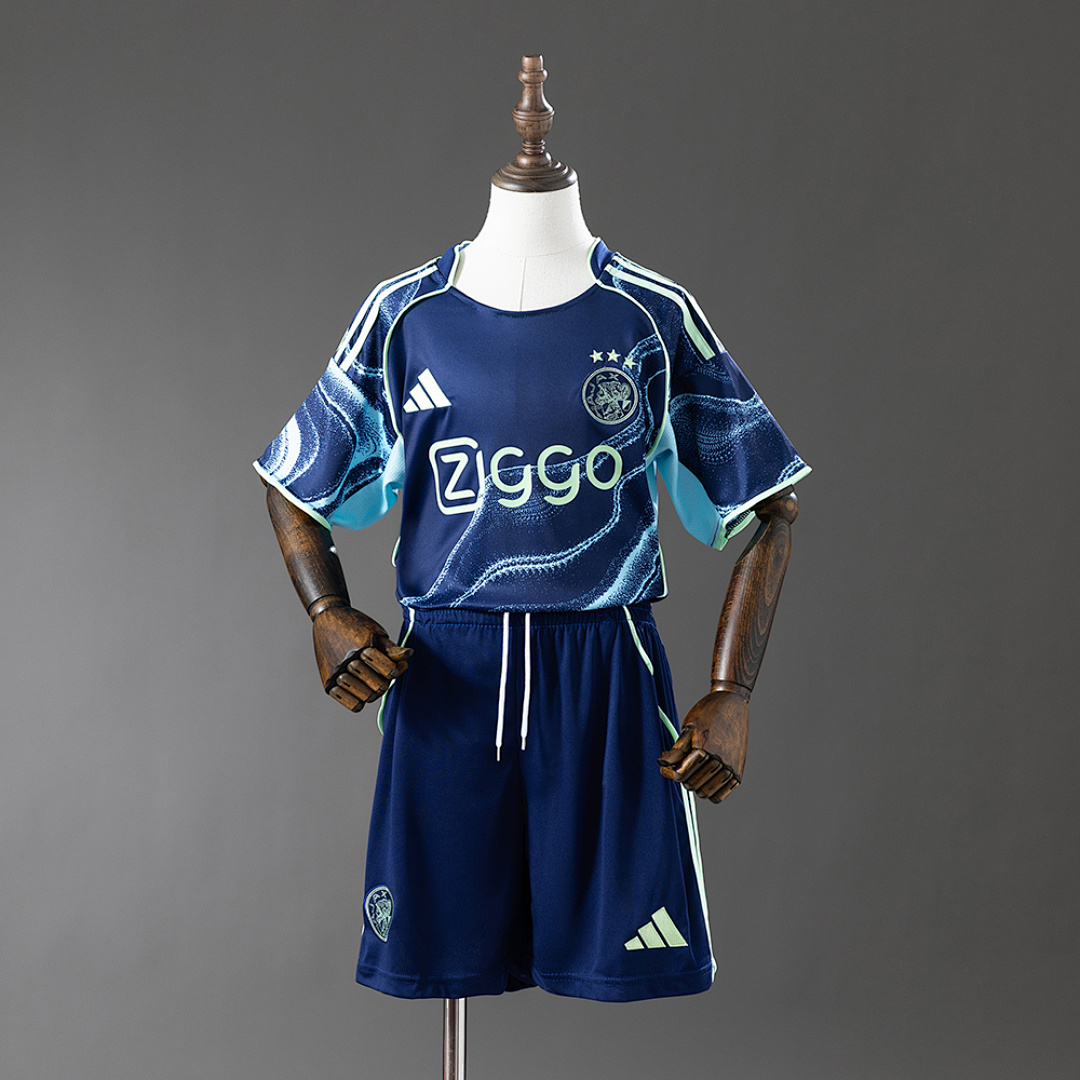 25/26 Kids Ajax away Size: 16-28 12