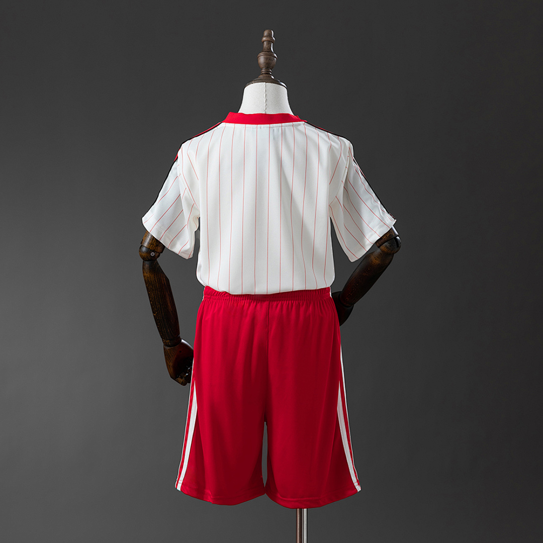 25/26 Benfica Retro Special Edition Size: 16-28 9