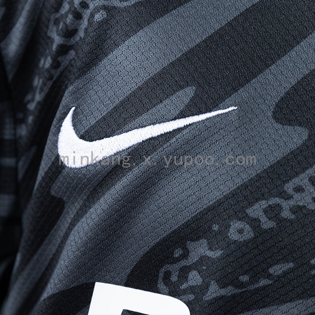 25/26 Sporting Lisbon Goalkeeper Black Size: 16-28 5