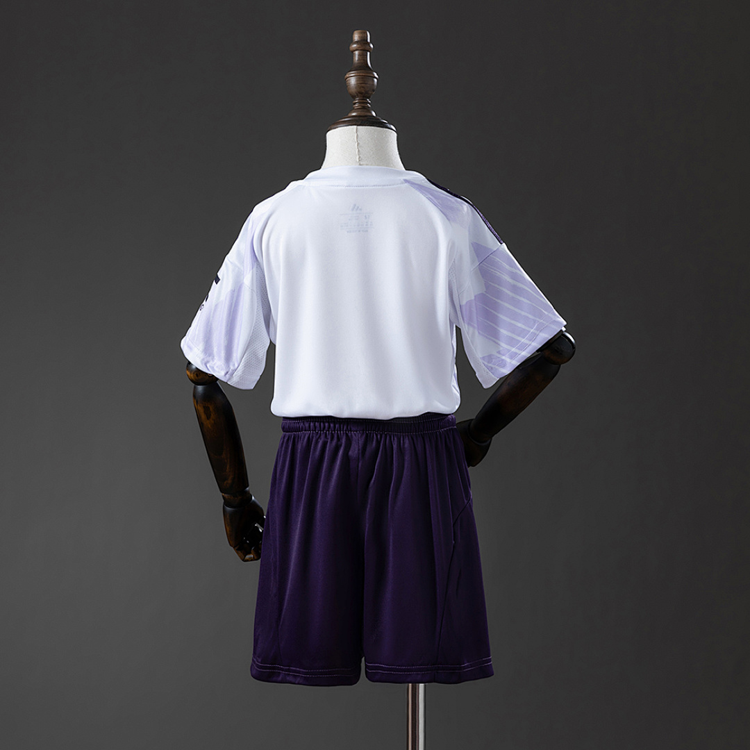 25/26 Kids M-U Away Size: 16-28 11