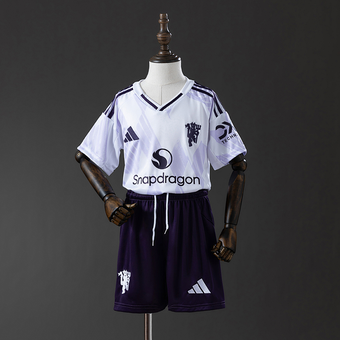25/26 Kids M-U Away Size: 16-28 12