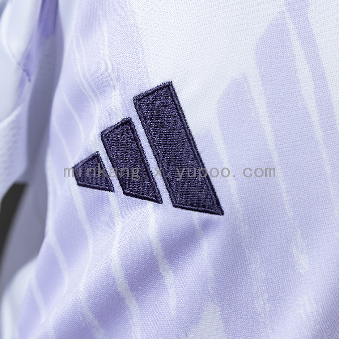 25/26 Kids M-U Away Size: 16-28 5