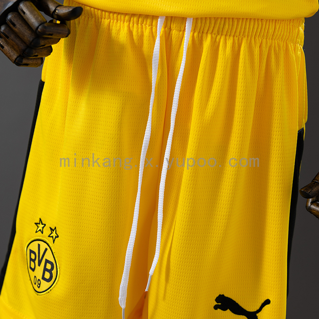 25/26 kids Dortmund home size: 16-28 10