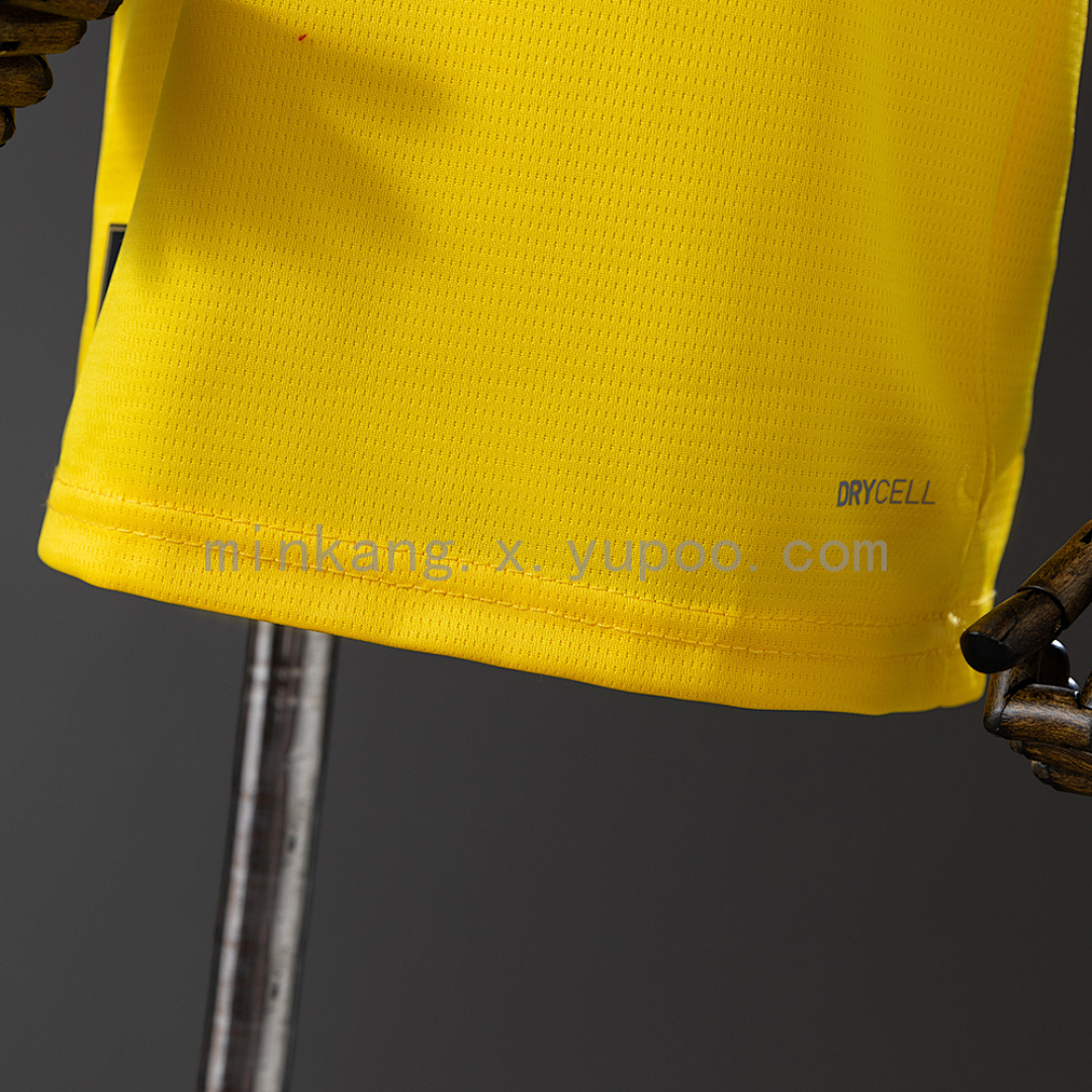 25/26 kids Dortmund home size: 16-28 4