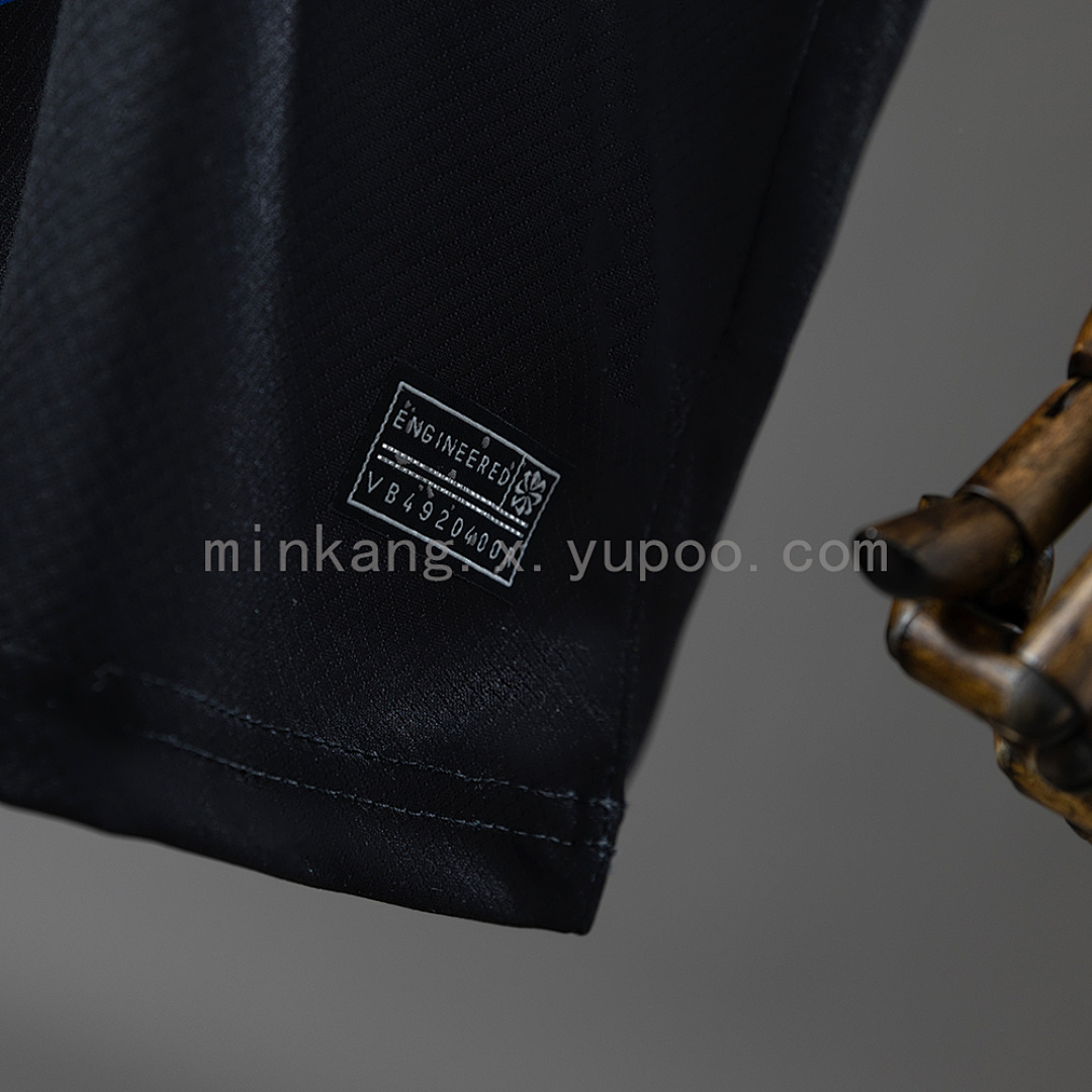 Chelsea 25/26 Third Away Kids Size: 16-28 8