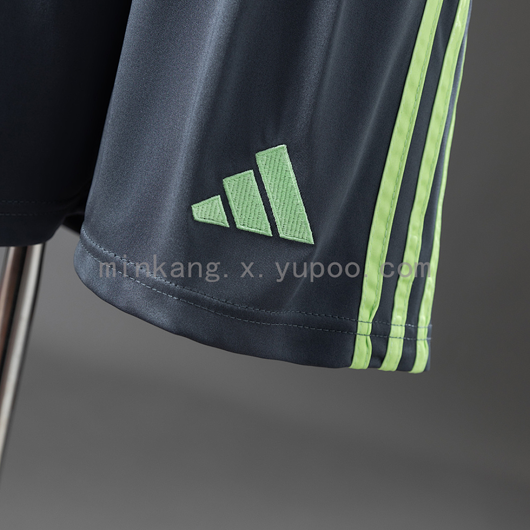 M-U 25/26 Kids Size: 16-28 2