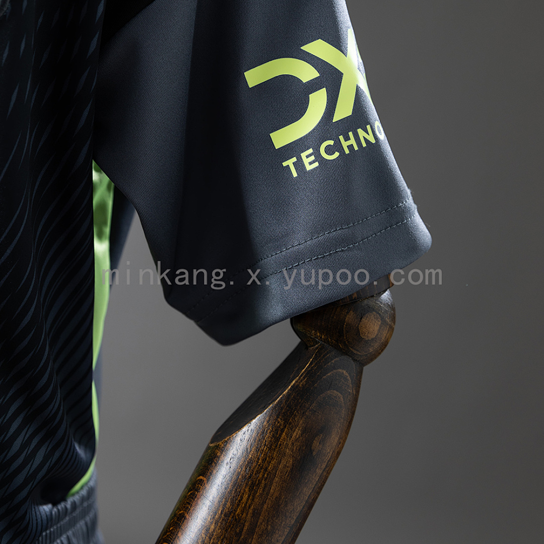 M-U 25/26 Kids Size: 16-28 4