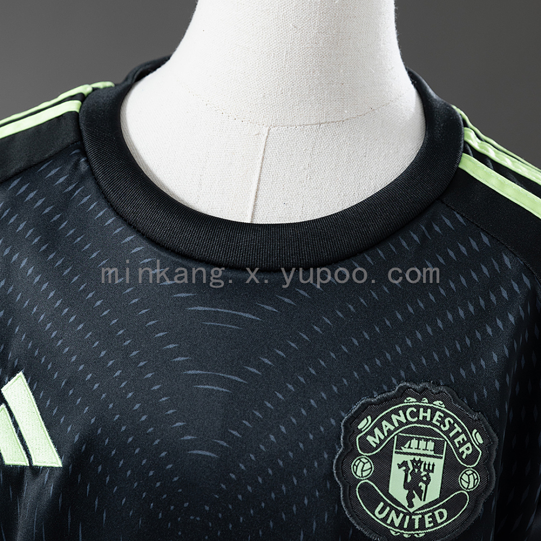 M-U 25/26 Kids Size: 16-28 8