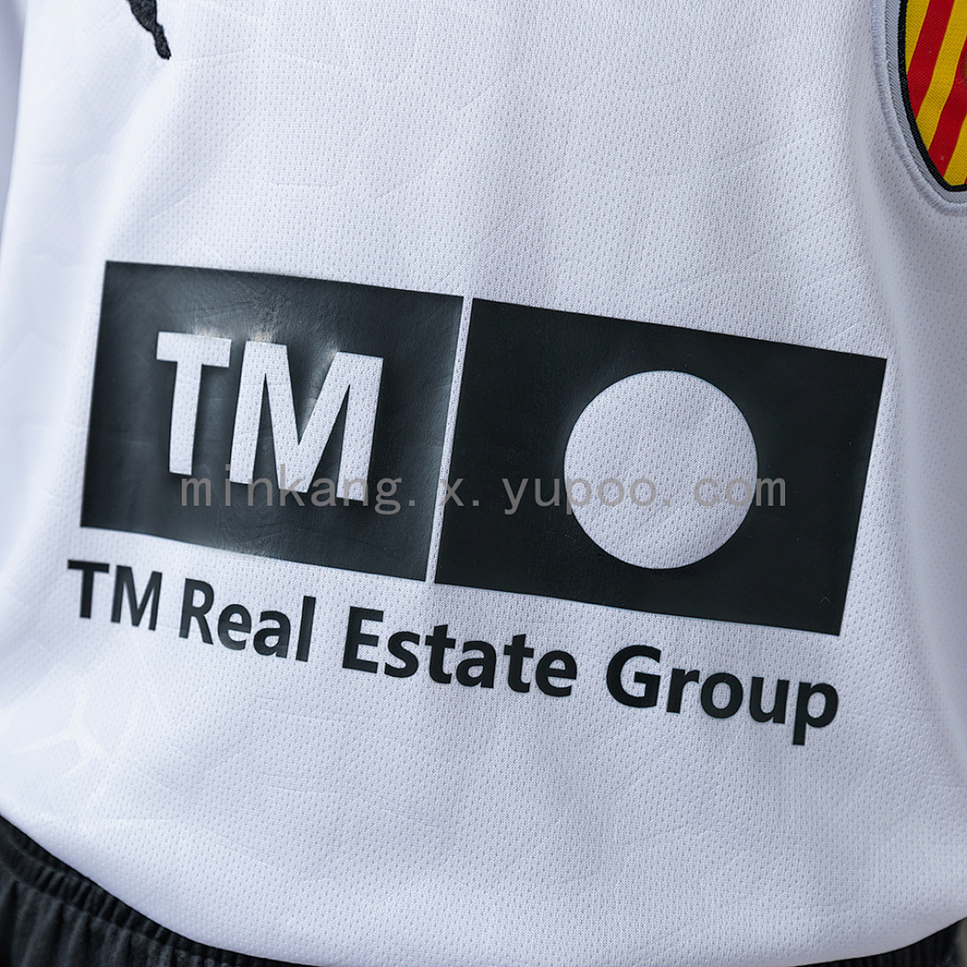 Valencia 25/26 Home Kids Size: 16-28 7