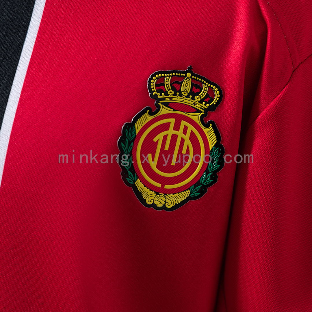 Mallorca 25/26 Home Kids Size: 16-28 6