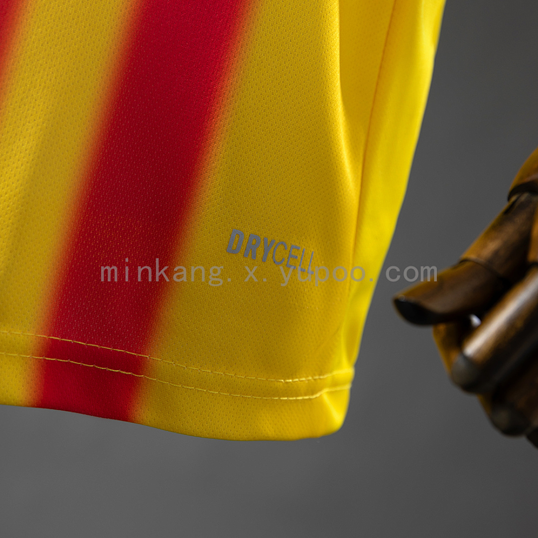Valencia 25/26 Third Away Kids Jersey SIZE:16-28 10