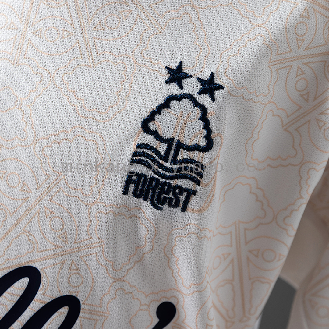 Nottingham Forest 25/26 Away Kids Jersey Size: 16-28 7