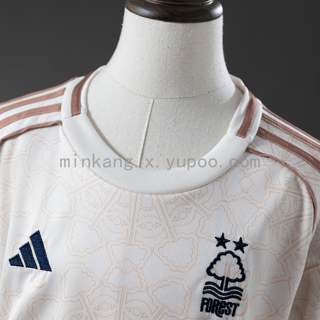 Nottingham Forest 25/26 Away Kids Jersey Size: 16-28 5
