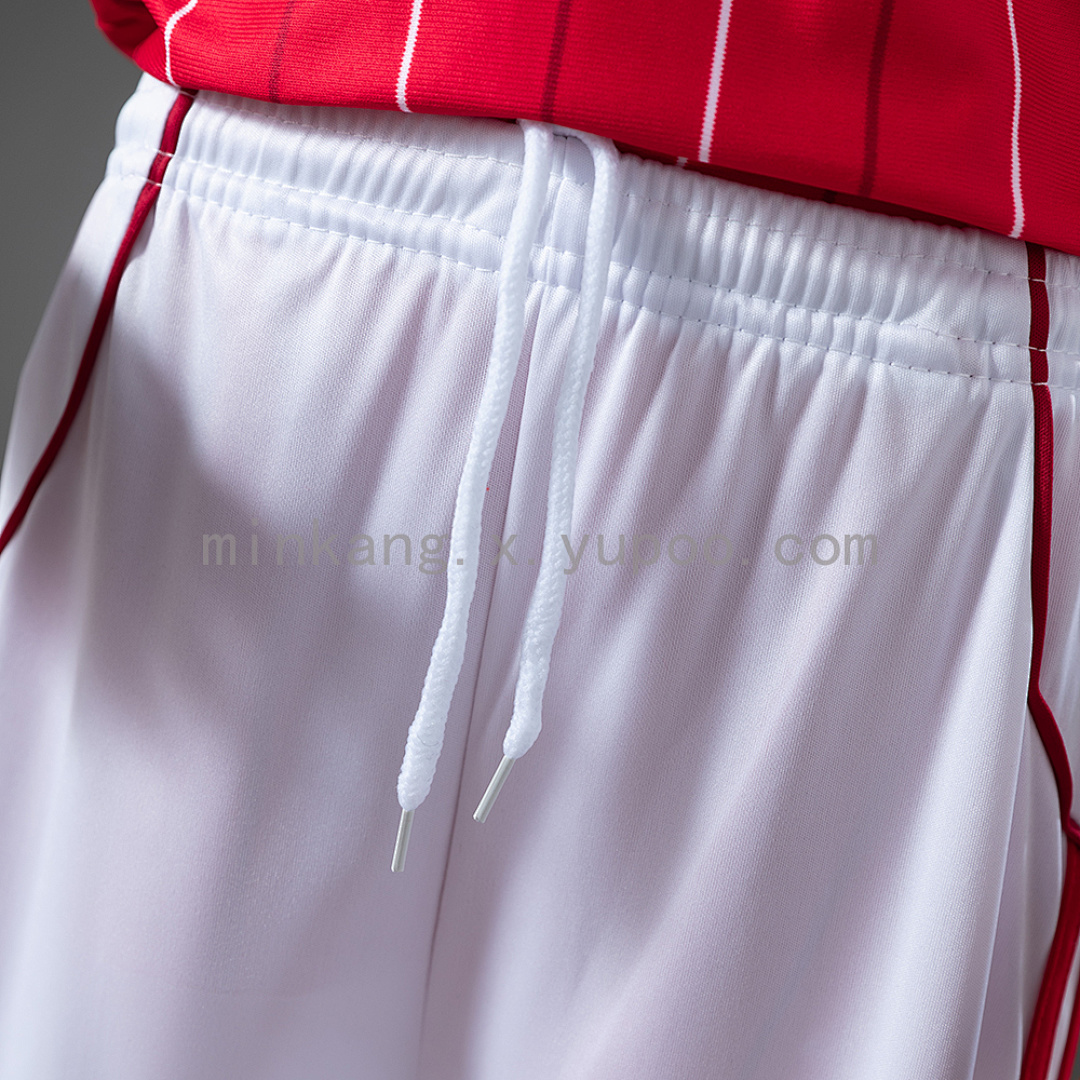 Nottingham Forest 25/26 Home Kids Jersey Size: 16-28 4