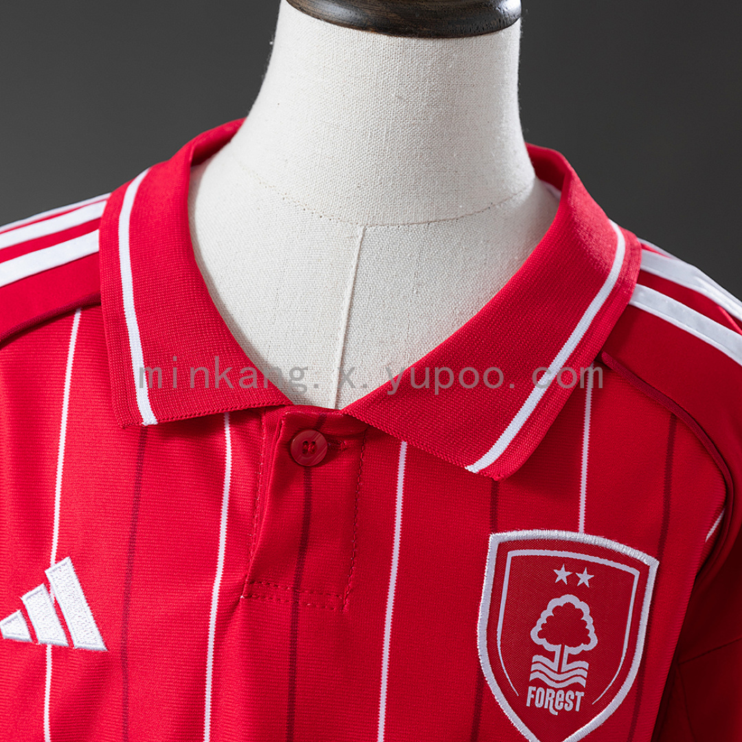 Nottingham Forest 25/26 Home Kids Jersey Size: 16-28 8