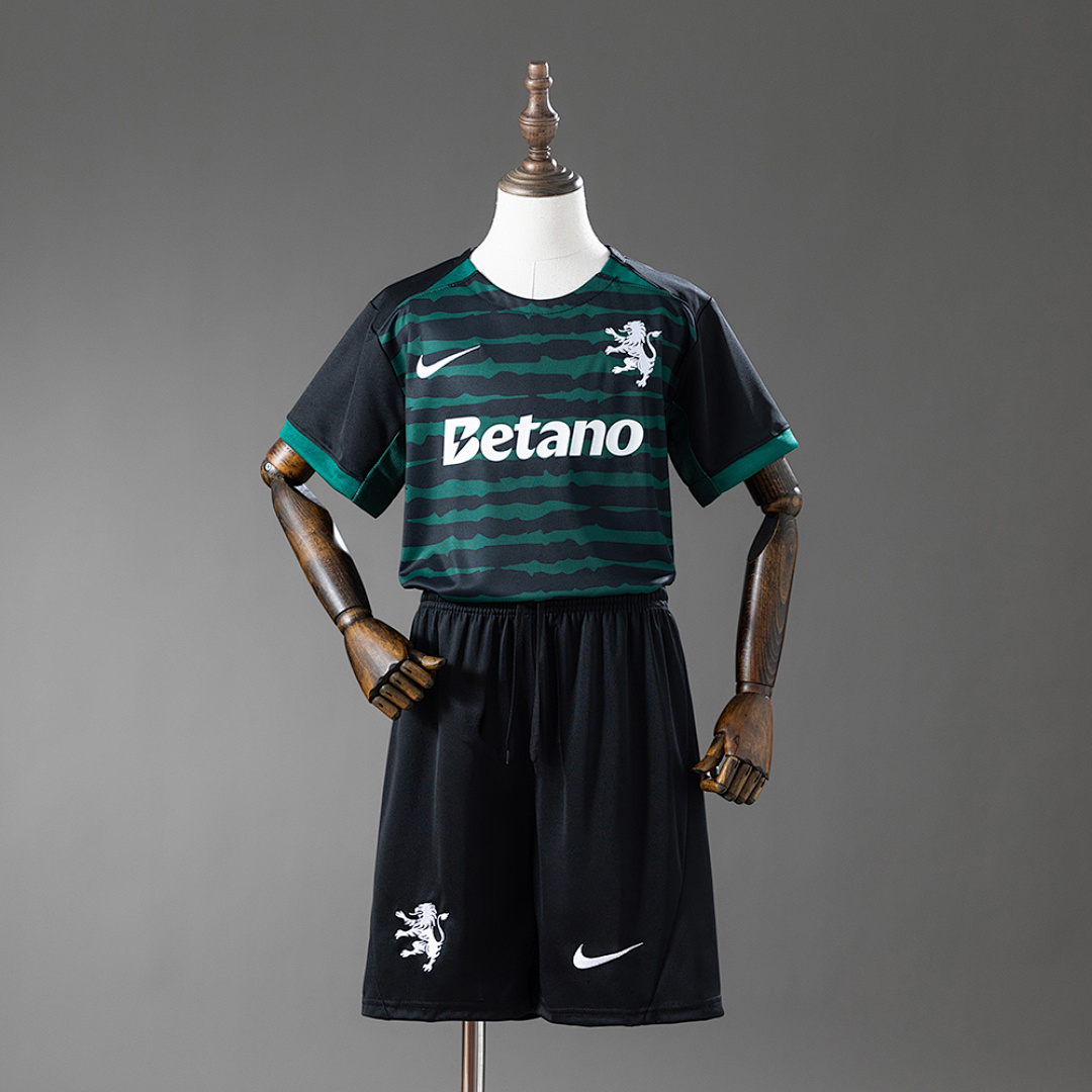 Sporting CP 25/26 Christmas Special Edition Kids Kit Jersey SIZE 16-28